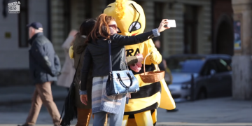 Bełchatowska pszczoła na wrocławskim Rynku 